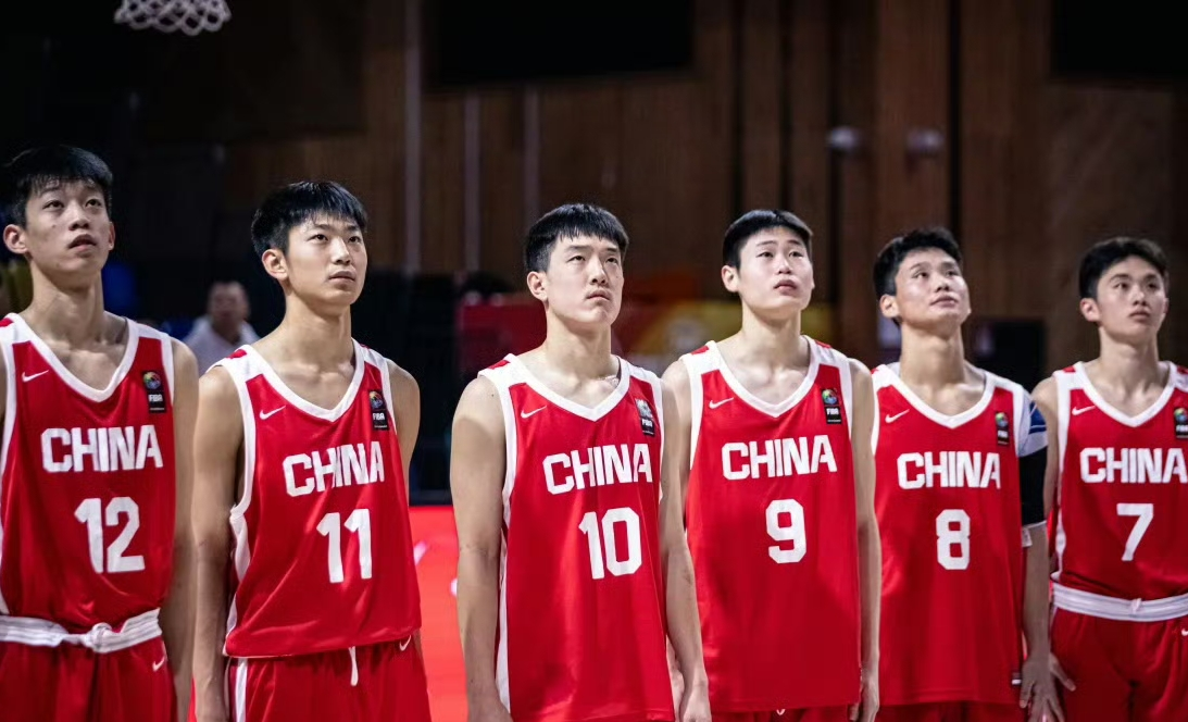 哈登在中国队比赛中失利窗口期深圳男篮调整名单以备欧联，浓眉哥在澳大利亚队比赛中悬念迭起看傻球迷的简单介绍